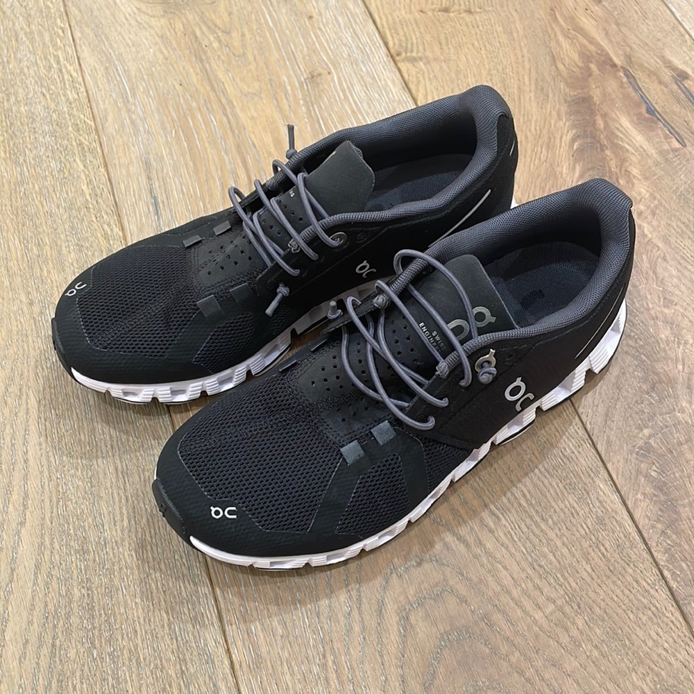 On cloud tennis shoes